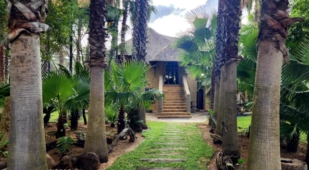 Luxury en-suite chalet at Inkerbos Game Lodge